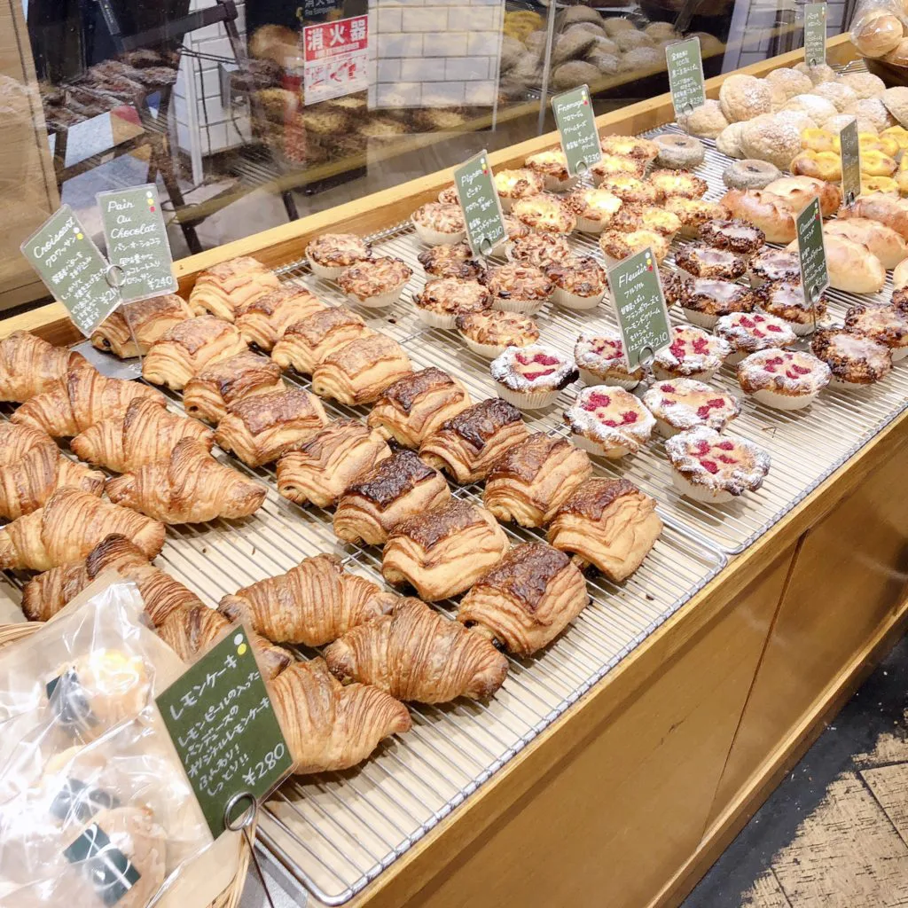 大阪 西中島 デトゥットパンデュース エキマルシェ新大阪店 新大阪駅構内にある堪らなく美味しい 牛乳100 くるみあんぱん 三上スピカ Spikaのオフィシャルブログ