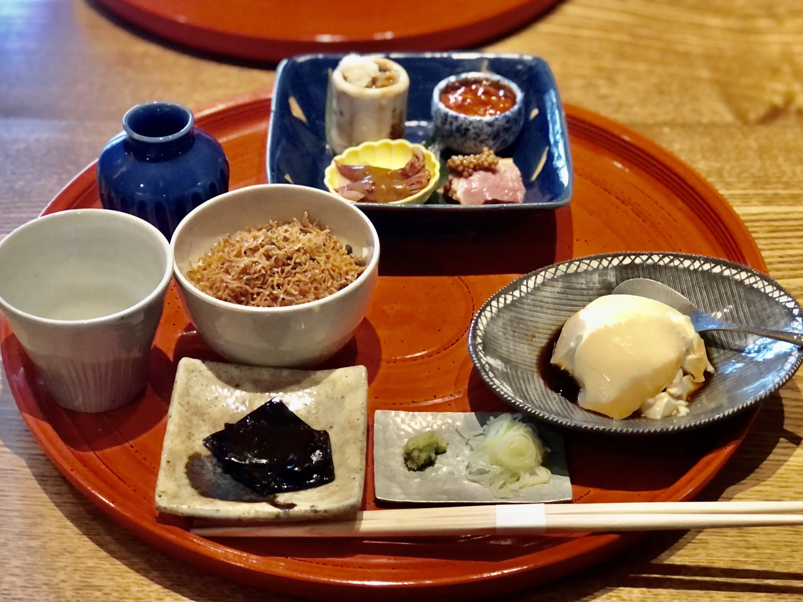 大阪は東三国 ミシュランビブグルマン掲載の蕎麦屋 あたり屋 の1日10食限定のランチ 当矢点心 は色んな蕎麦前がいただけます